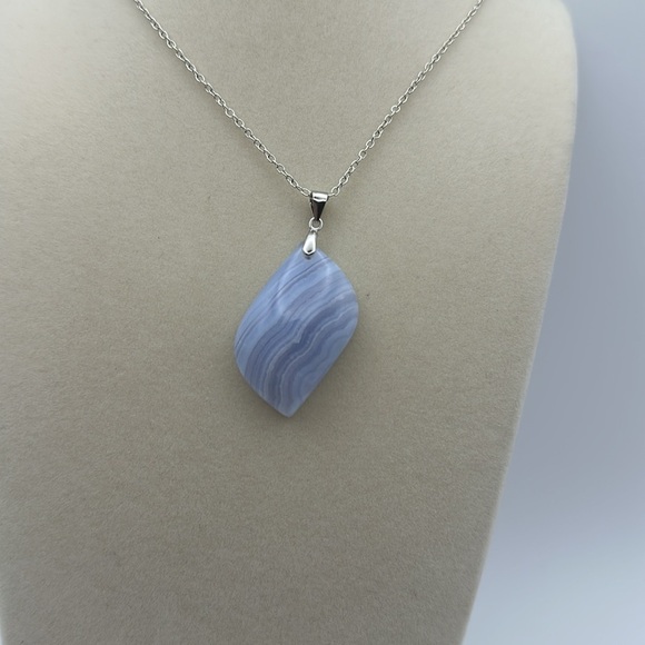Natural Blue Lace Agate Leaf Shape Pendant w S925 Bail on 18” Silver Box Chain - Picture 2 of 10